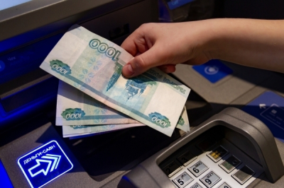 Россияне опустошили вклады на 280 млрд: тихая паника или новый тренд?
