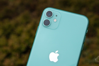 Половина российской молодежи владеет iPhone