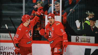 Спронг поражает всех: две шайбы против "Салавата" в первом матче плей-офф