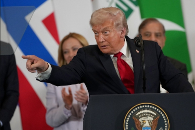Трамп-аркада: как Белый дом превратил политику в кликер для взрослых